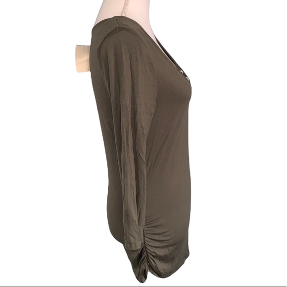 Almost Famous Cutout Top Size XL - Picture 6 of 10